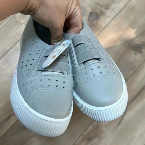 NWT Blowfish Malibu Rio Beach Native Slip-On Shoes Waterproof Kids Unisex Size 3 - Picture 2 of 6